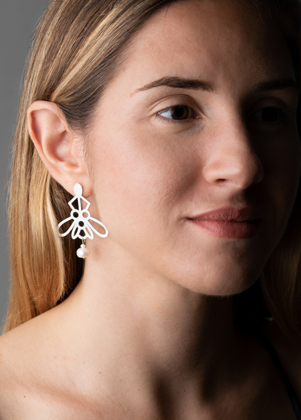 Regina Apis Earrings (M)|Medium