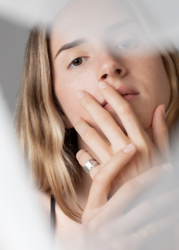 Regina Apis Ring Signet